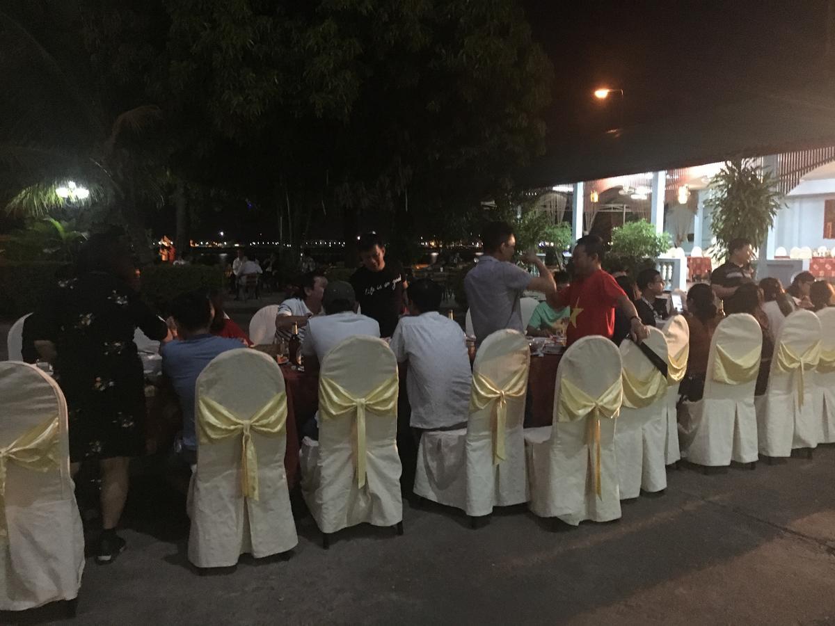 Mekong Hotel Thakhek Buitenkant foto