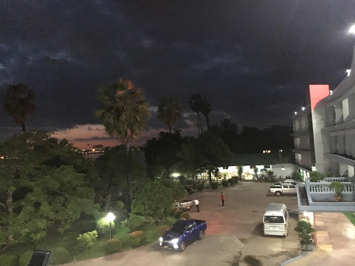 Mekong Hotel Thakhek Buitenkant foto