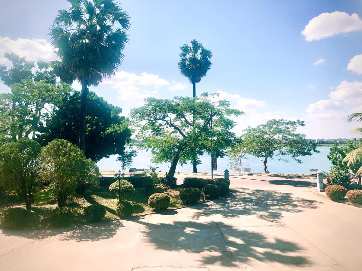 Mekong Hotel Thakhek Buitenkant foto