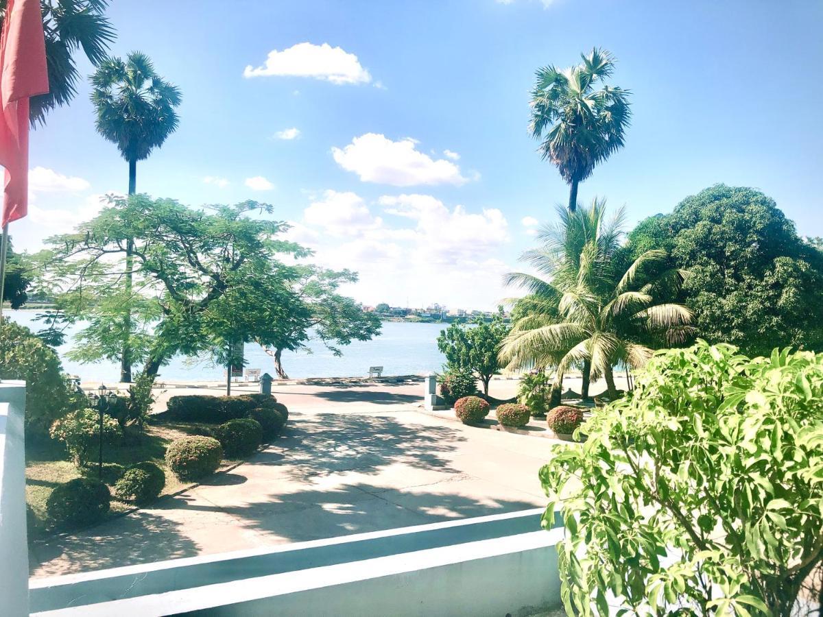 Mekong Hotel Thakhek Buitenkant foto
